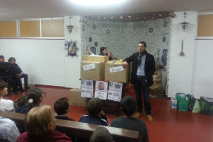 2014 07.- Entrega de Juguetes Asociación de Cartuja